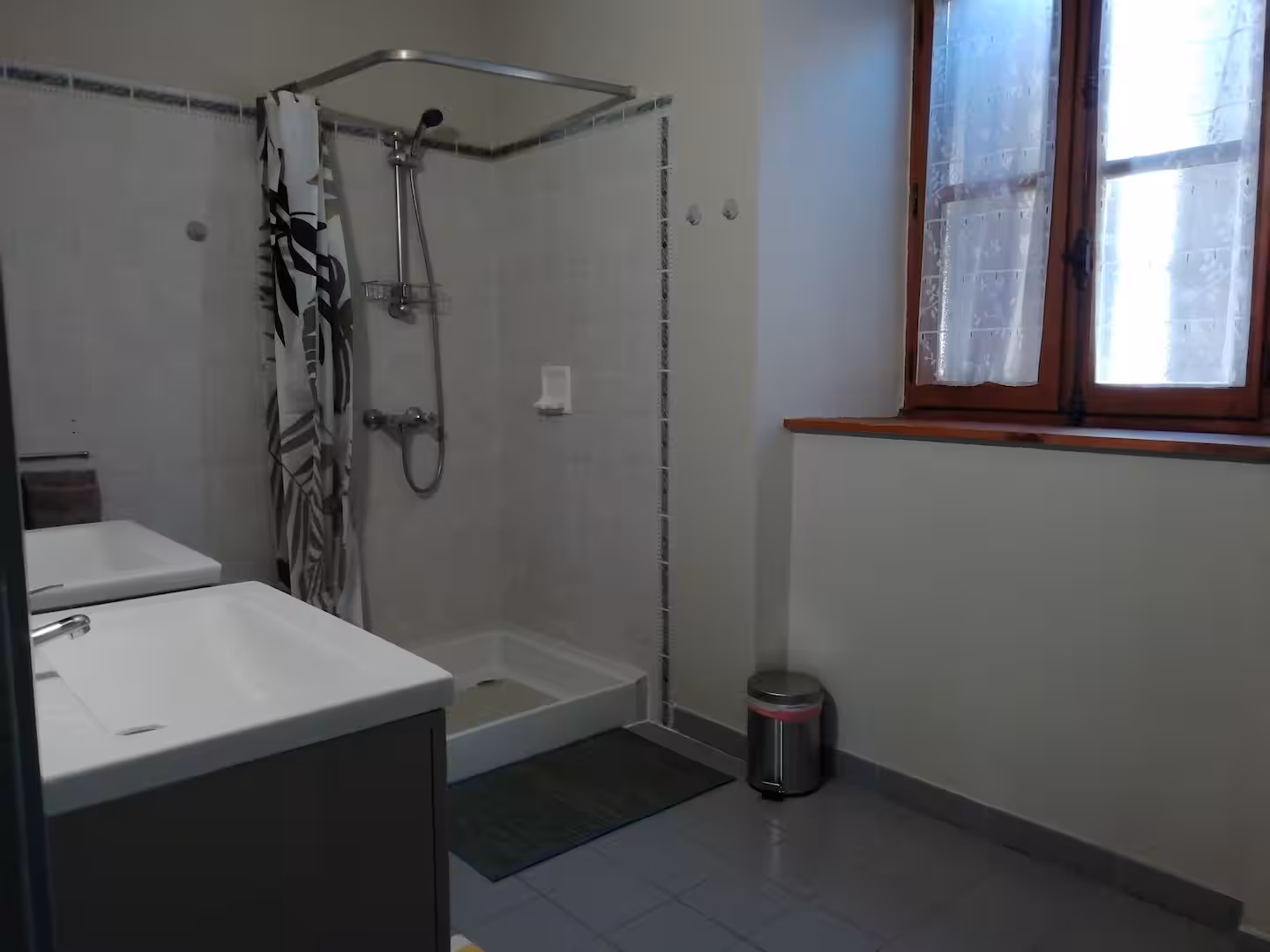 bathroom2